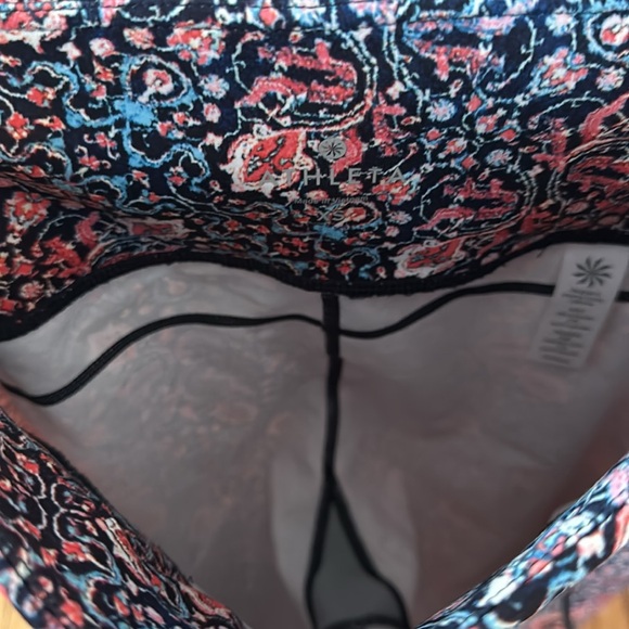 Athleta Printed Carpi - Picture 4 of 4